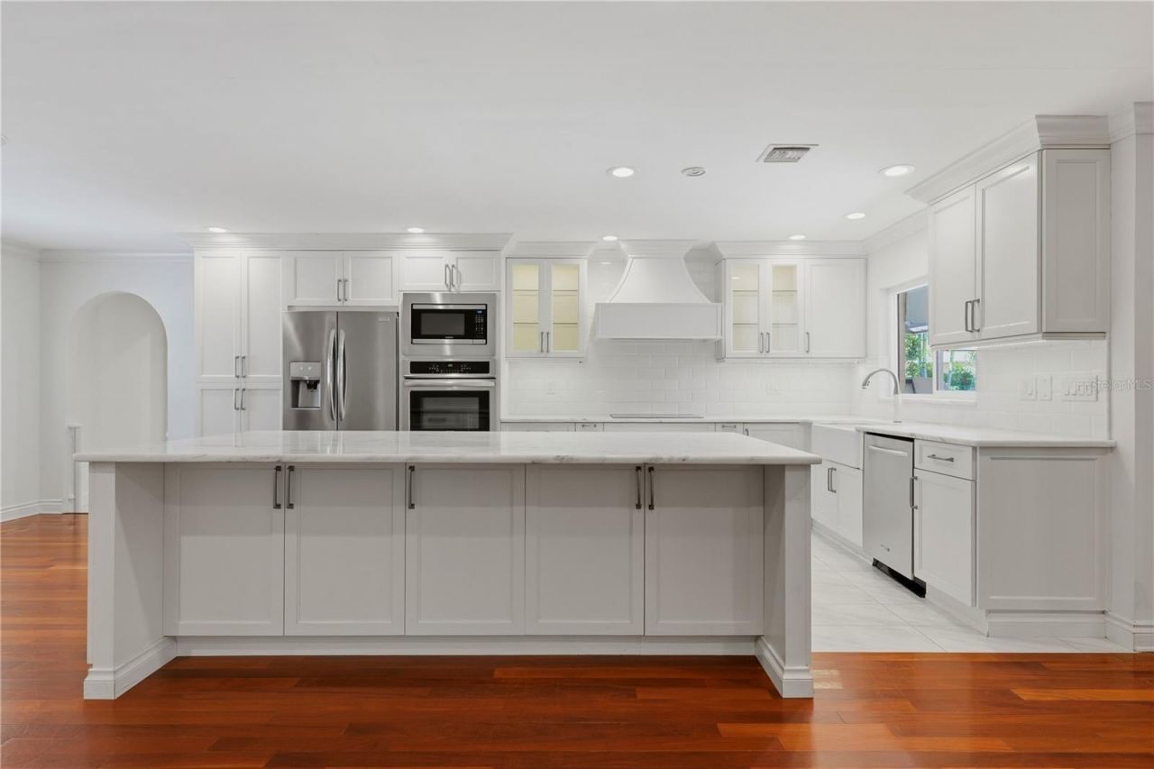 1124 Seville Lane Ne, Saint Petersburg, FL 33704 Photo
