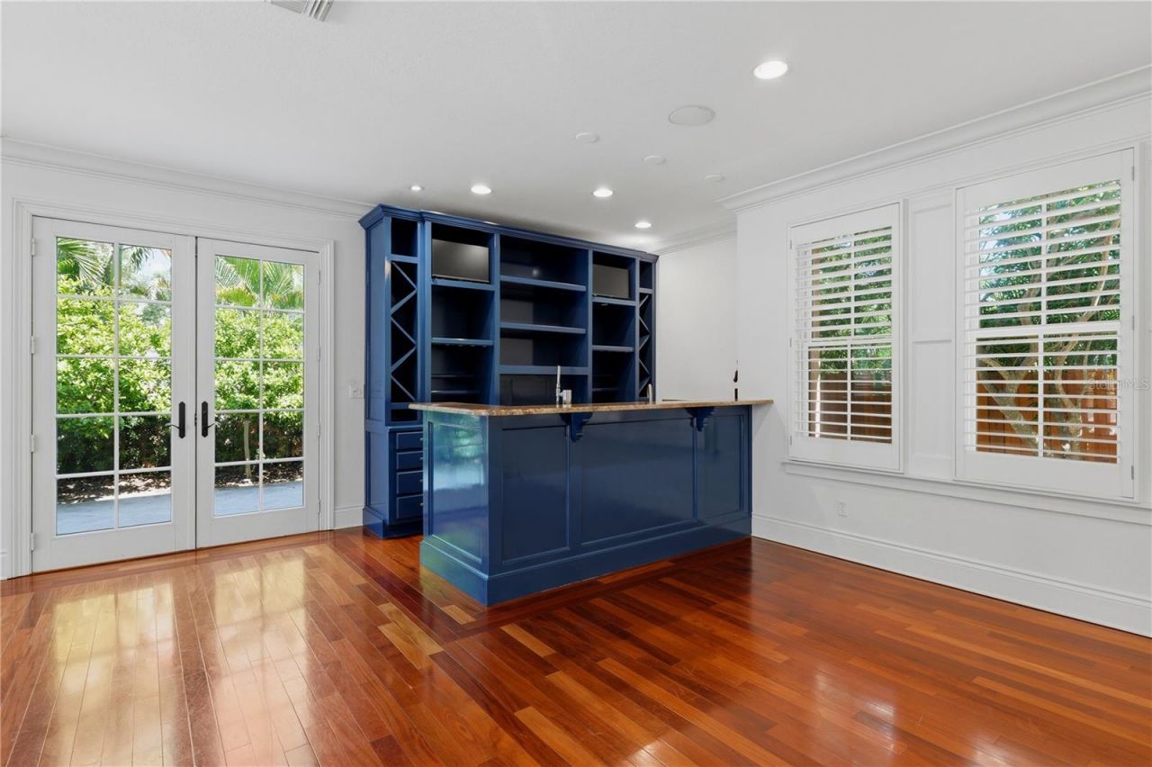 1124 Seville Lane Ne, Saint Petersburg, FL 33704 Photo