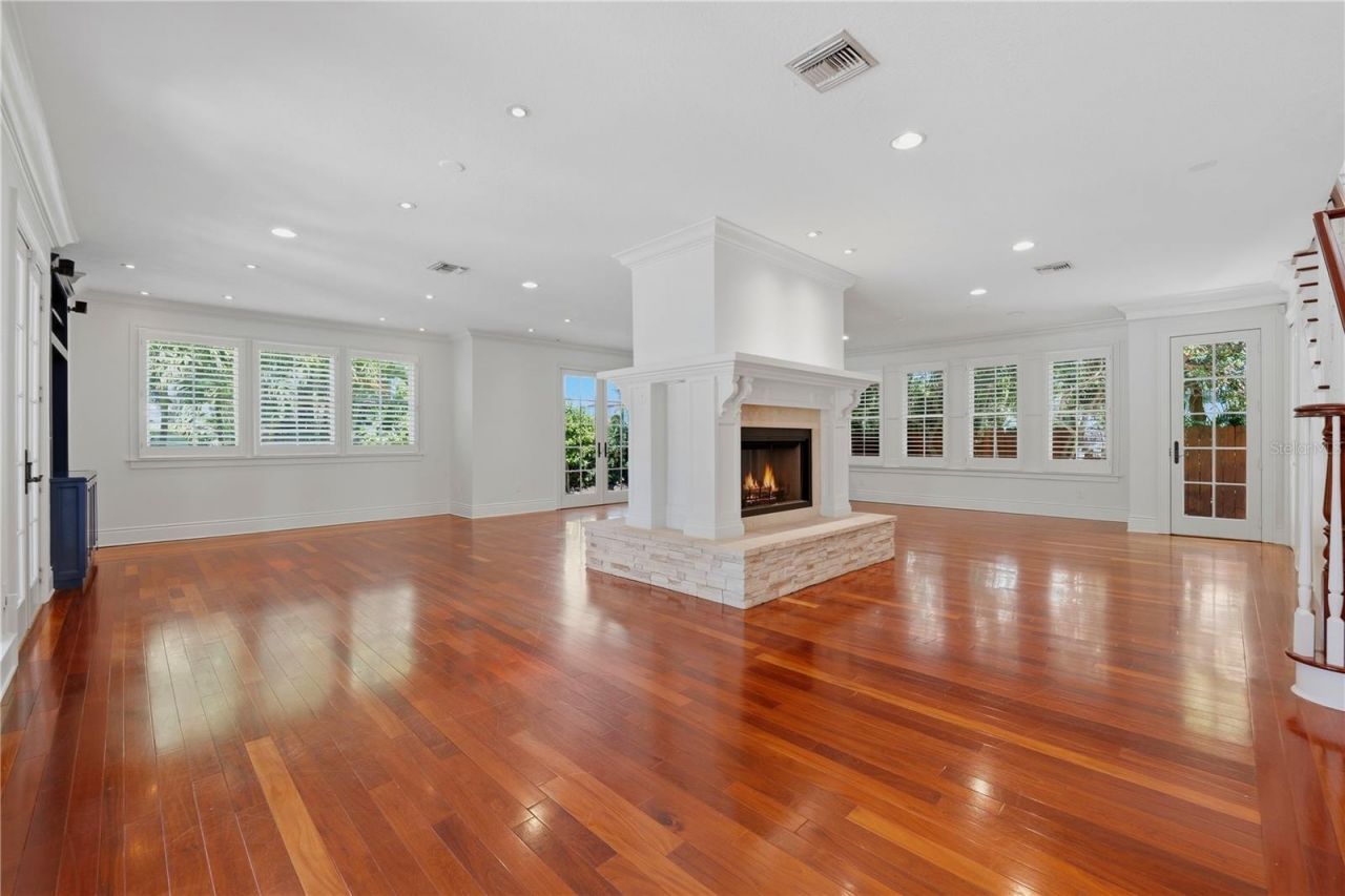 1124 Seville Lane Ne, Saint Petersburg, FL 33704 Photo