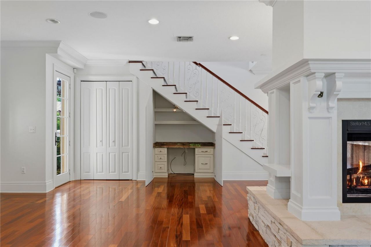 1124 Seville Lane Ne, Saint Petersburg, FL 33704 Photo
