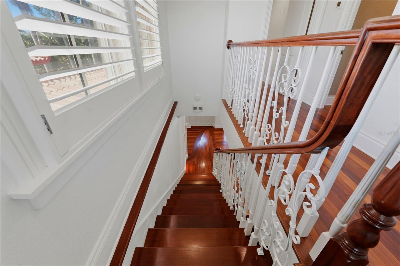 1124 Seville Lane Ne, Saint Petersburg, FL 33704 Photo