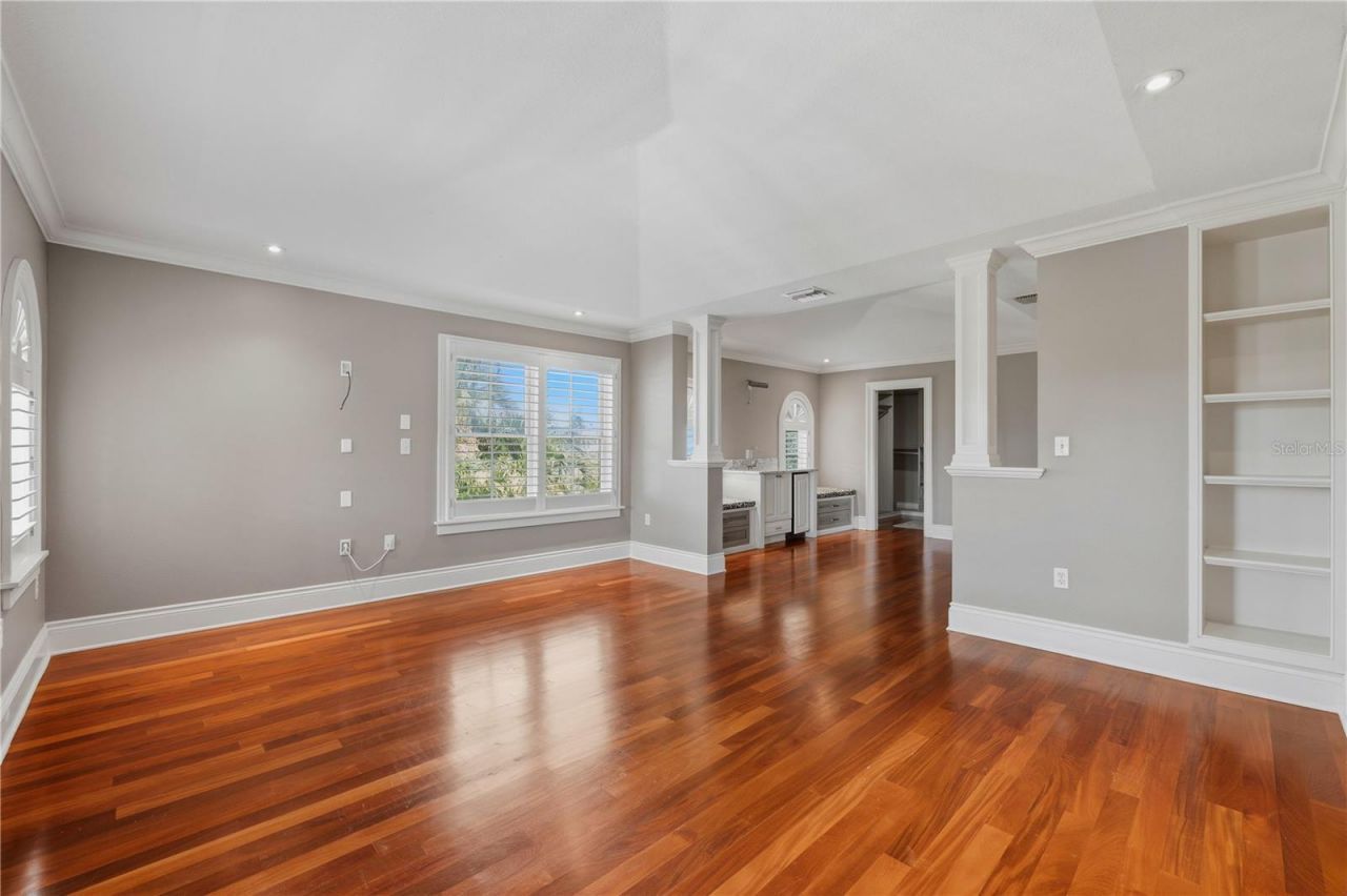 1124 Seville Lane Ne, Saint Petersburg, FL 33704 Photo