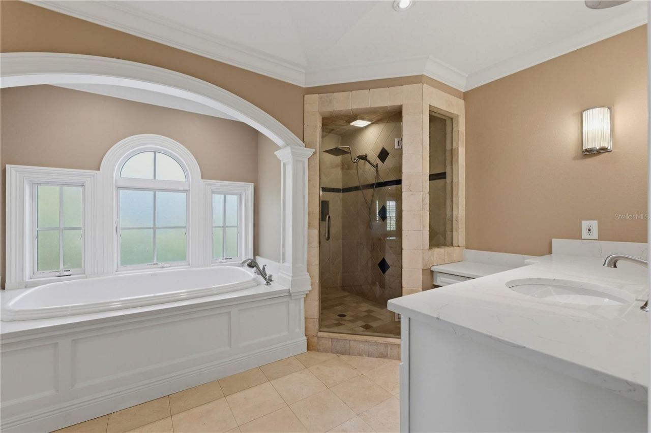 1124 Seville Lane Ne, Saint Petersburg, FL 33704 Photo