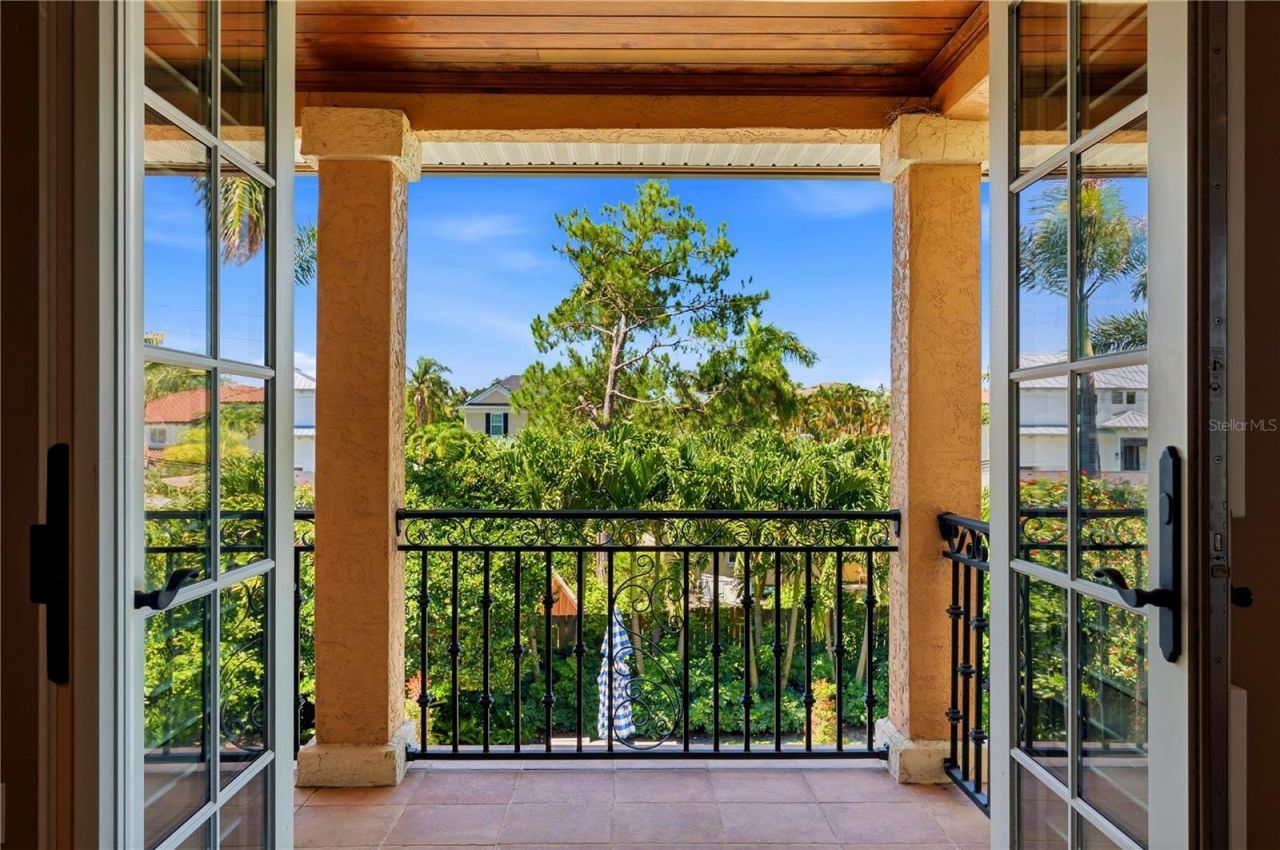 1124 Seville Lane Ne, Saint Petersburg, FL 33704 Photo