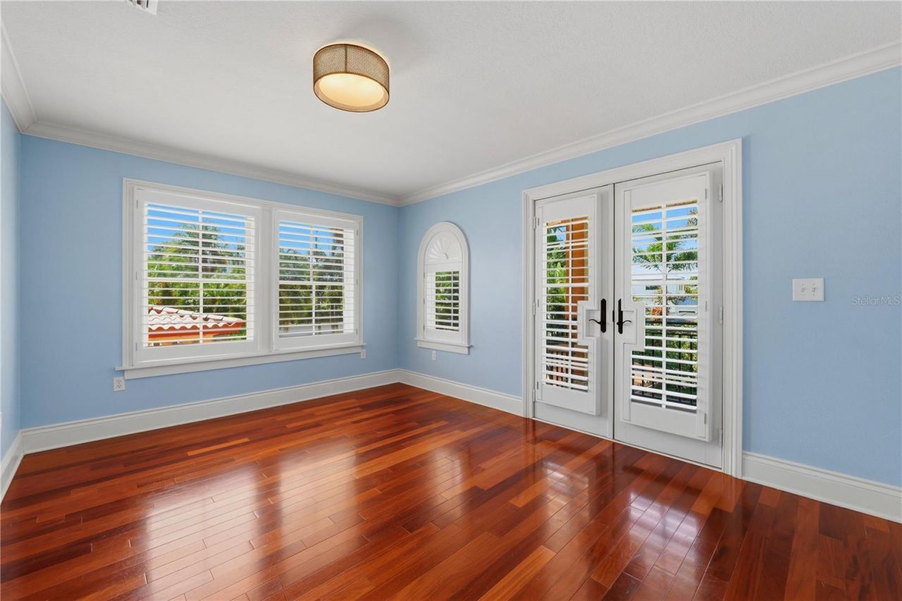 1124 Seville Lane Ne, Saint Petersburg, FL 33704 Photo