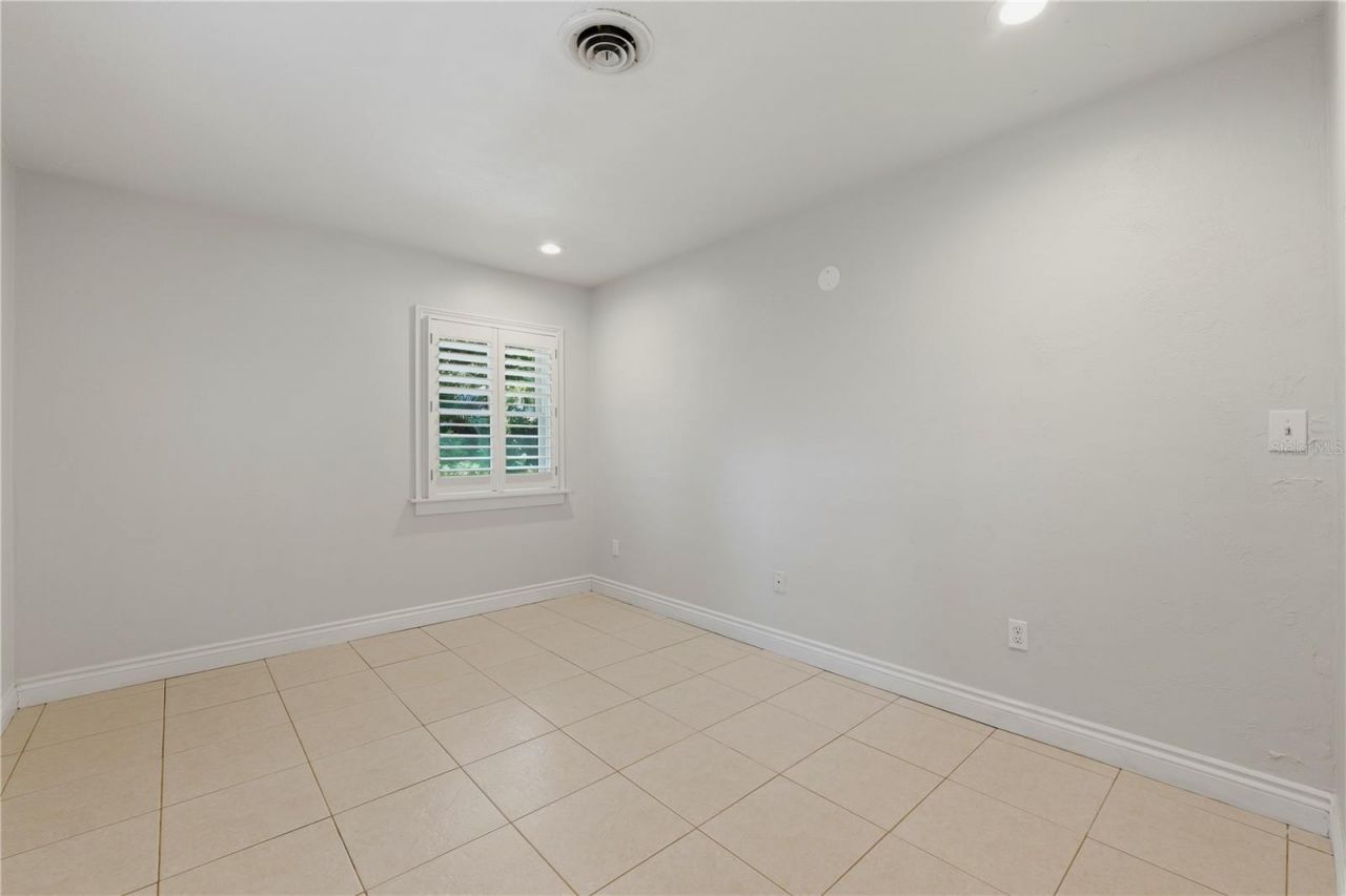 1124 Seville Lane Ne, Saint Petersburg, FL 33704 Photo