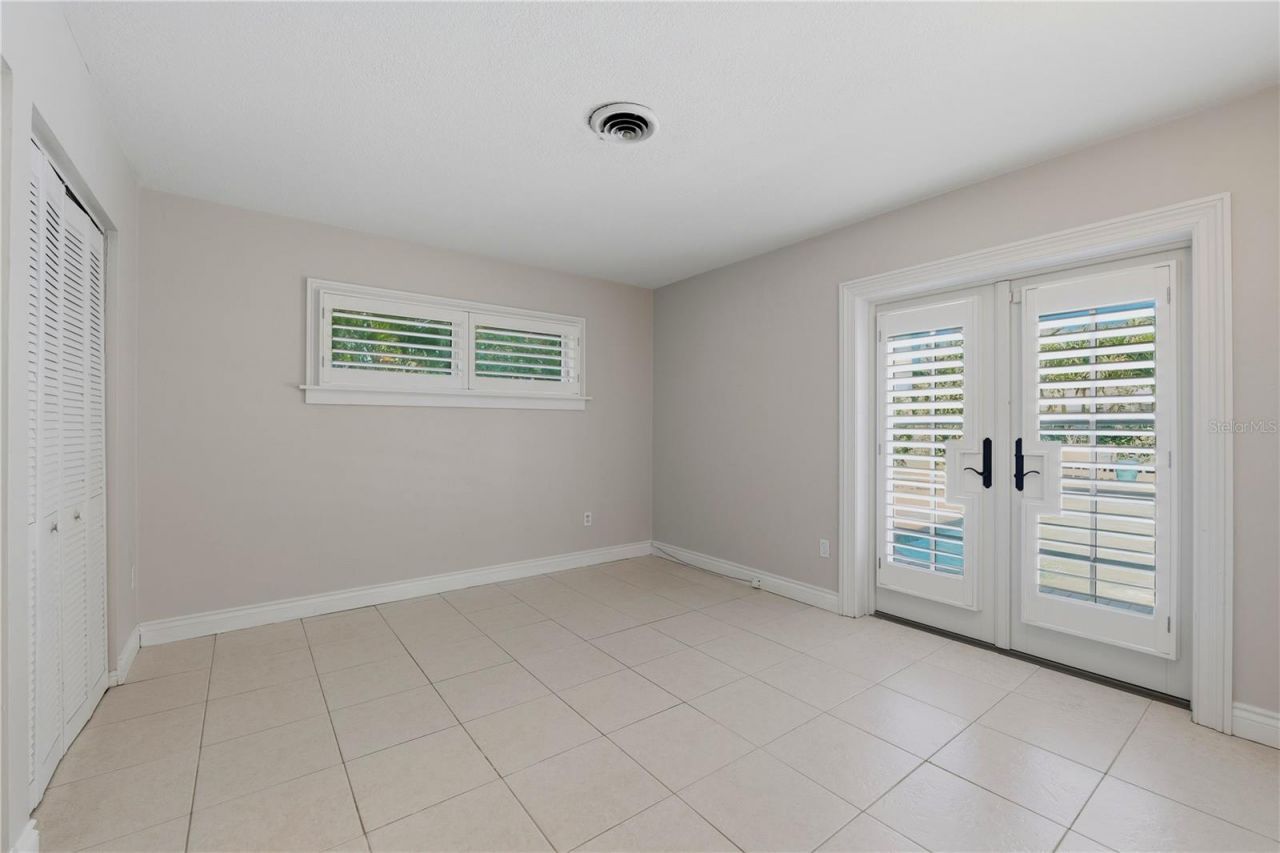1124 Seville Lane Ne, Saint Petersburg, FL 33704 Photo