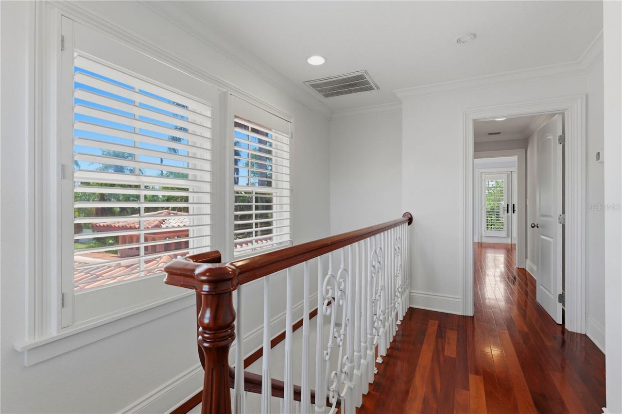 1124 Seville Lane Ne, Saint Petersburg, FL 33704 Photo