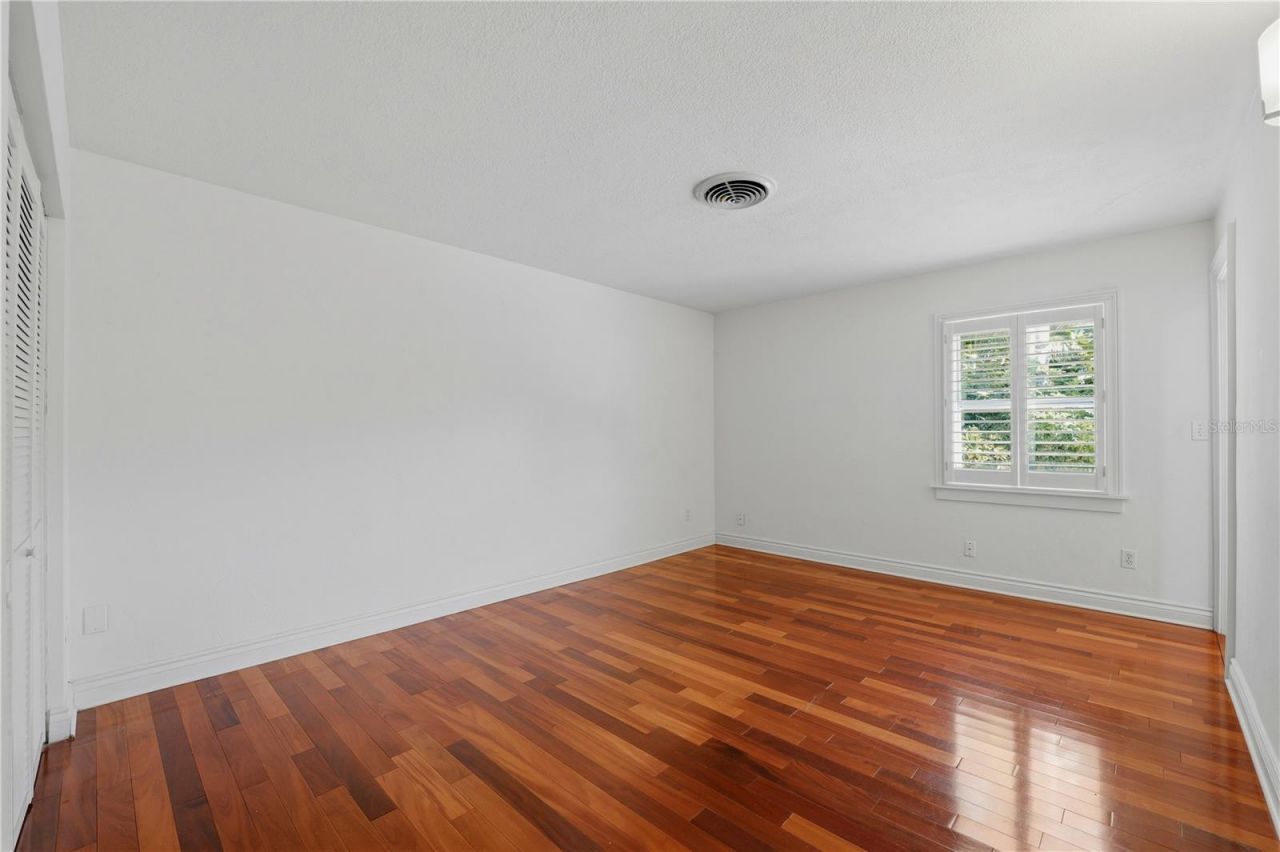 1124 Seville Lane Ne, Saint Petersburg, FL 33704 Photo