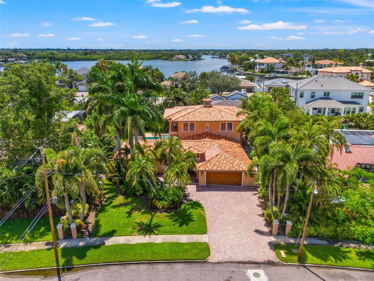 1124 Seville Lane Ne, Saint Petersburg, FL 33704 Photo