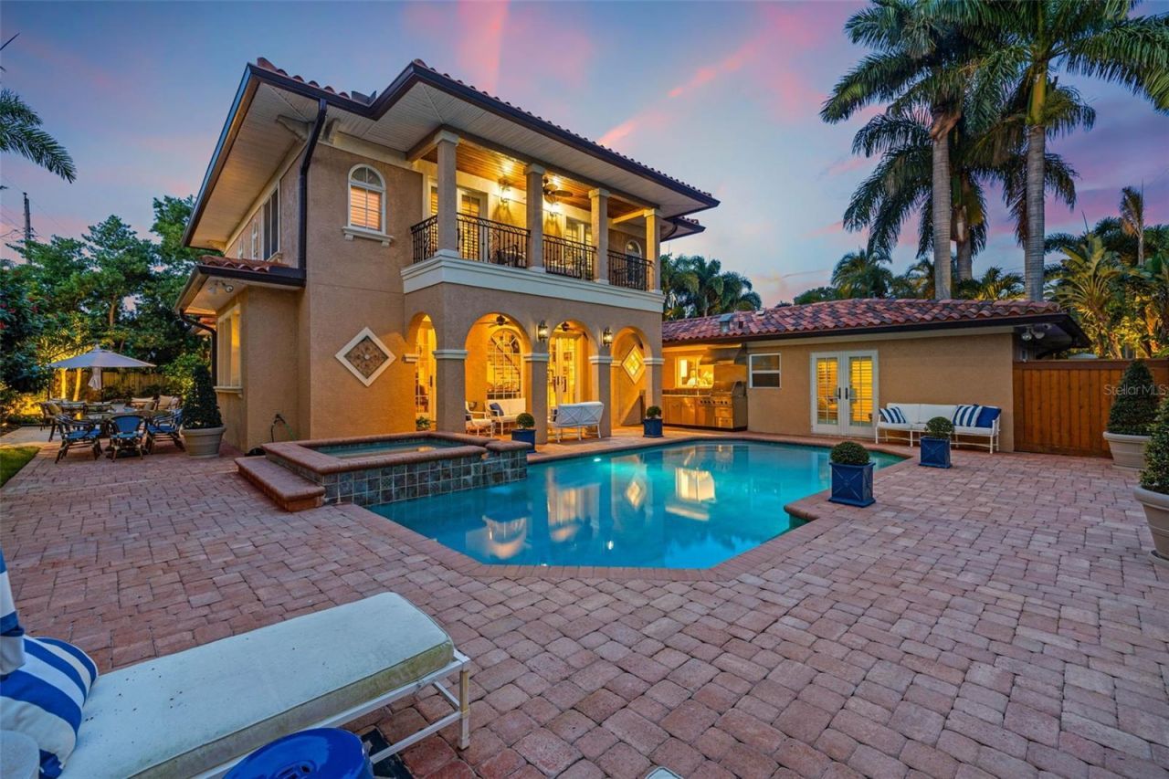 1124 Seville Lane Ne, Saint Petersburg, FL 33704 Photo