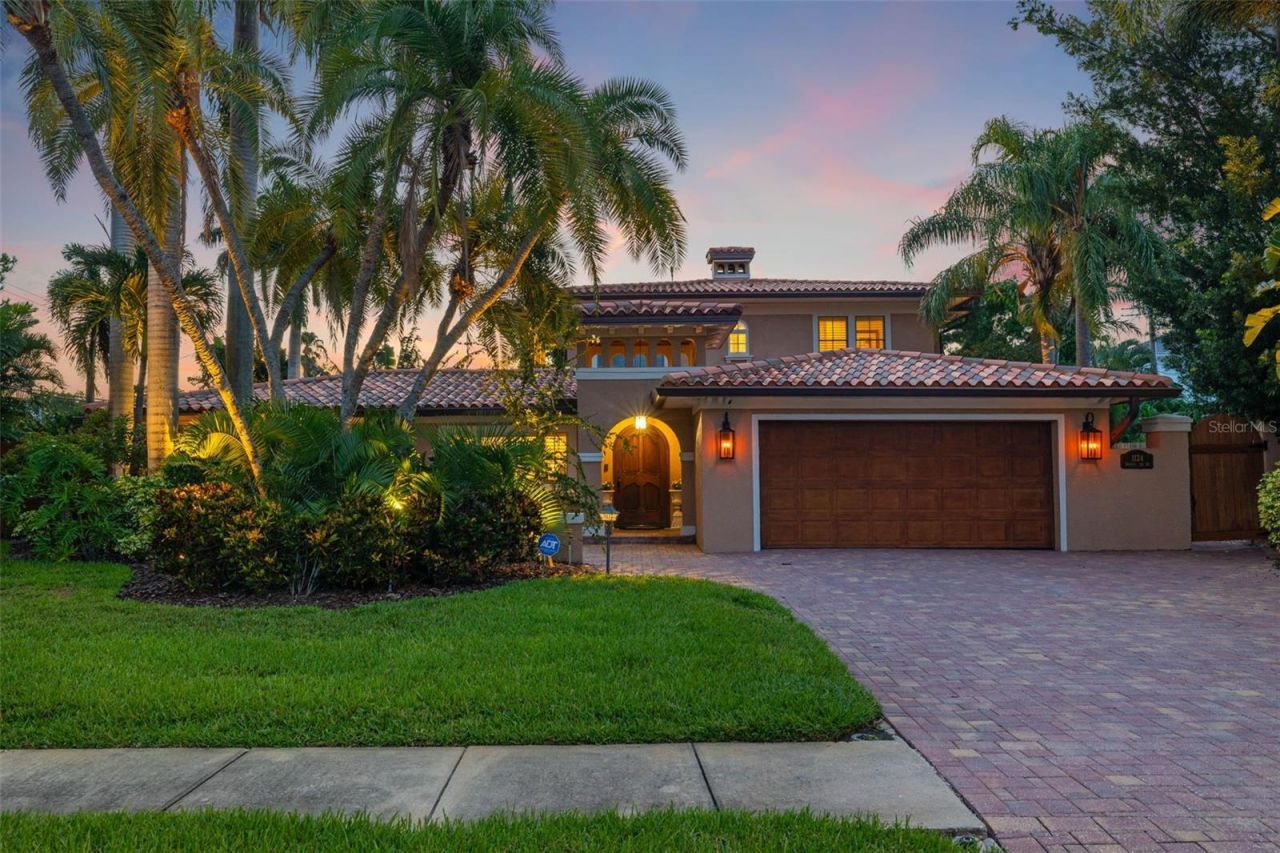 1124 Seville Lane Ne, Saint Petersburg, FL 33704 Photo