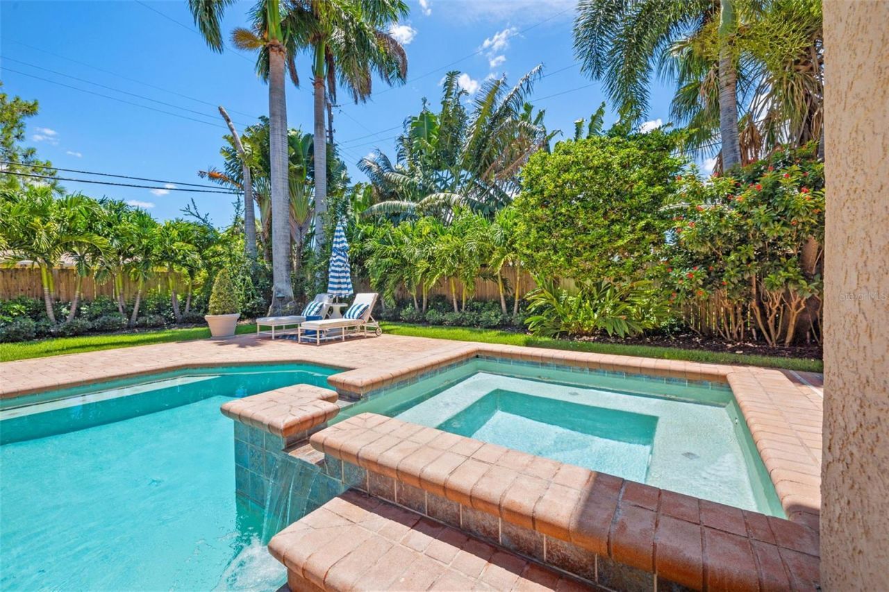 1124 Seville Lane Ne, Saint Petersburg, FL 33704 Photo