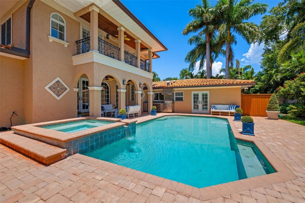 1124 Seville Lane Ne, Saint Petersburg, FL 33704 Photo