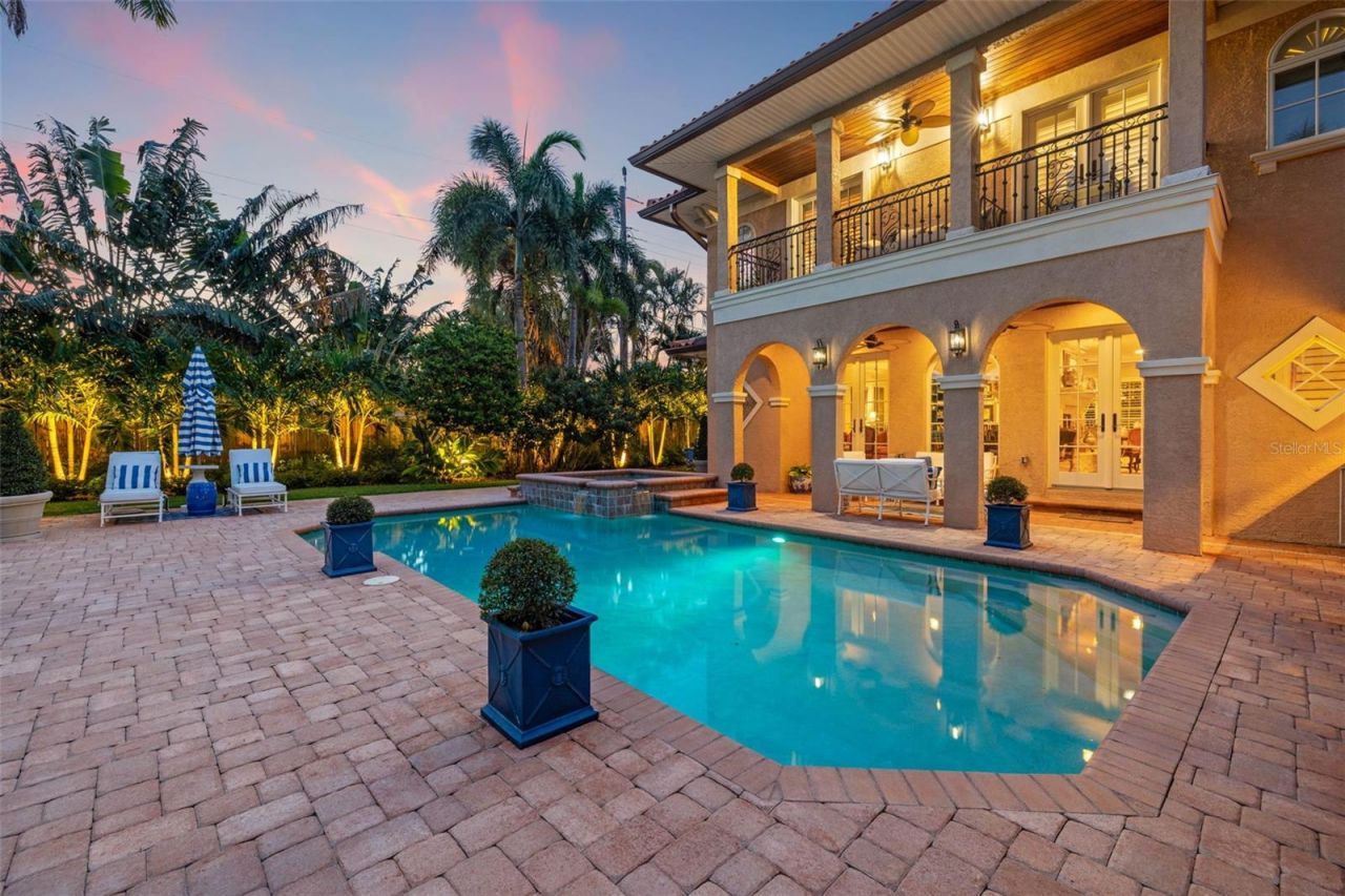 1124 Seville Lane Ne, Saint Petersburg, FL 33704 Photo