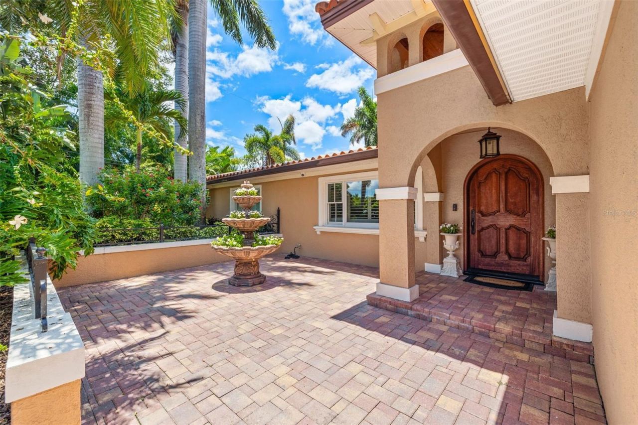 1124 Seville Lane Ne, Saint Petersburg, FL 33704 Photo