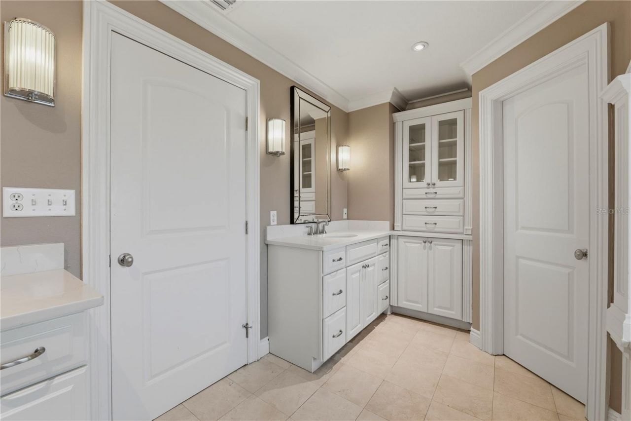 1124 Seville Lane Ne, Saint Petersburg, FL 33704 Photo