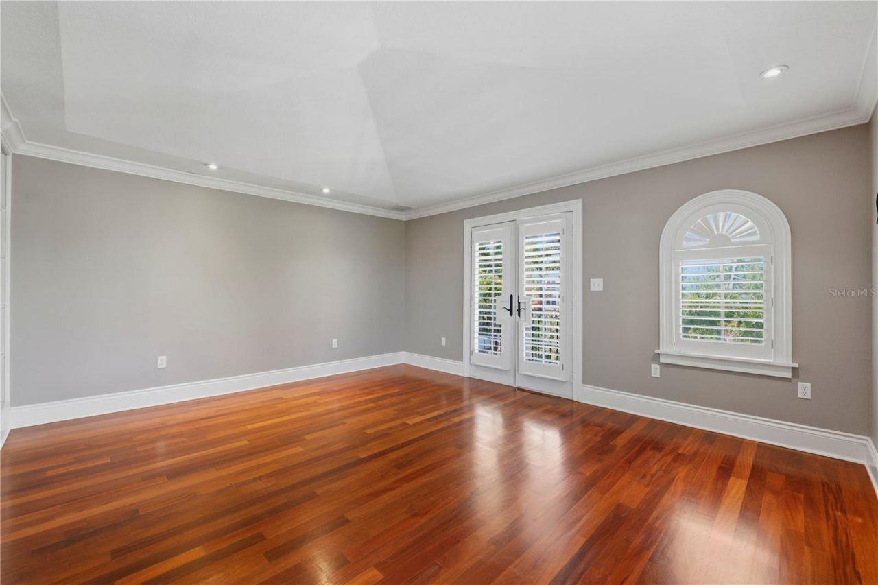 1124 Seville Lane Ne, Saint Petersburg, FL 33704 Photo