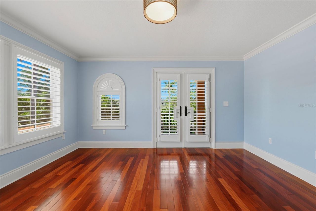 1124 Seville Lane Ne, Saint Petersburg, FL 33704 Photo