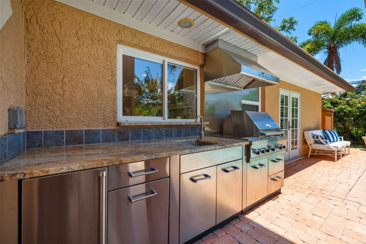 1124 Seville Lane Ne, Saint Petersburg, FL 33704 Photo