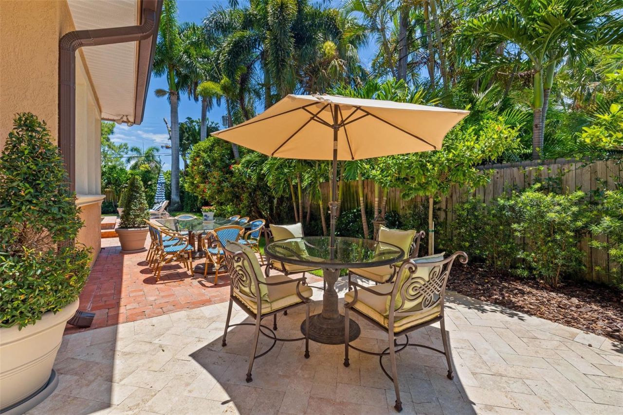 1124 Seville Lane Ne, Saint Petersburg, FL 33704 Photo