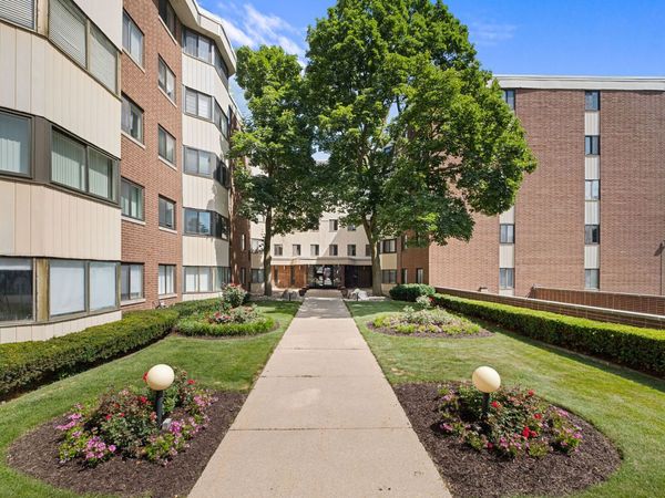 5500 Lincoln Avenue , Unit 504W, Morton Grove, IL 60053