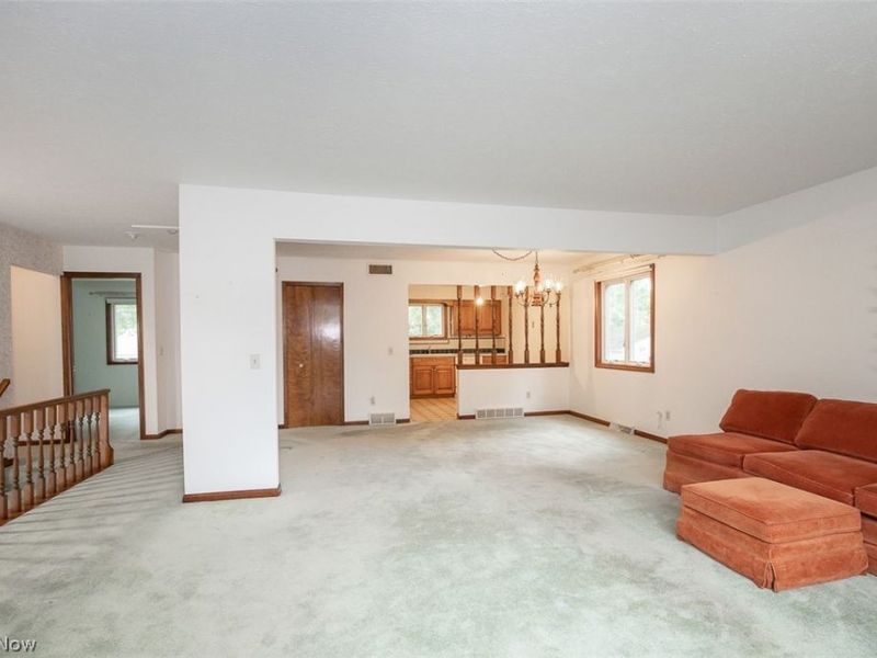 5837 Wickfield Drive, Parma Heights, OH 44130 Photo 3