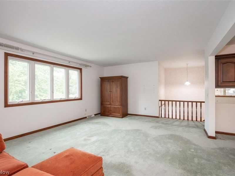 5837 Wickfield Drive, Parma Heights, OH 44130 Photo 4