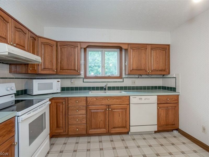 5837 Wickfield Drive, Parma Heights, OH 44130 Photo 9