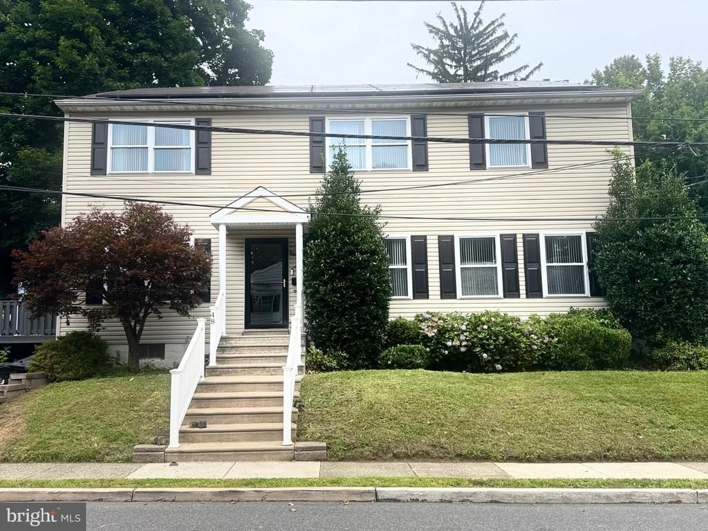 48 E LOGAN AVENUE, GLENOLDEN, PA 19036