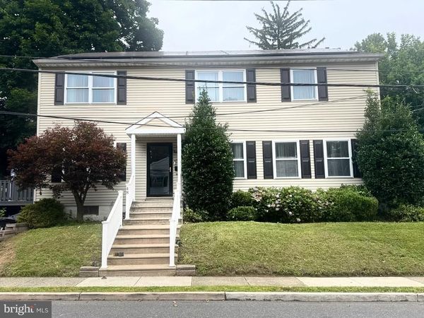 48 E LOGAN AVENUE, GLENOLDEN, PA 19036