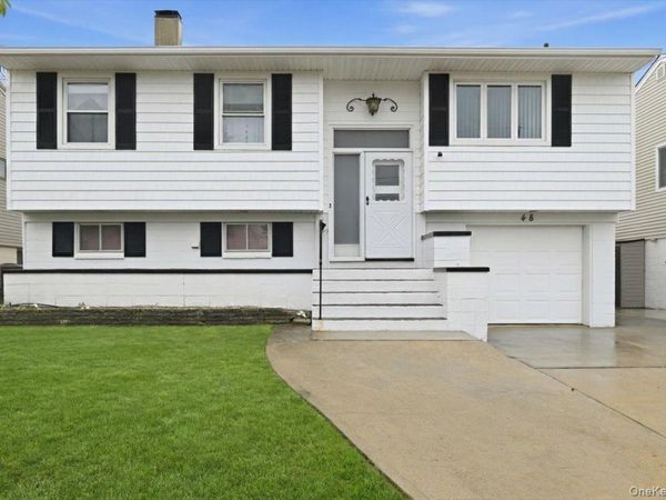 48 E 1st Street , Freeport, NY 11520