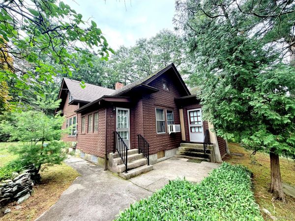 16 Grove Road , White Plains, NY 10603