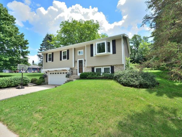 2005 Harris-Highland Dr, Waukesha, WI 53188