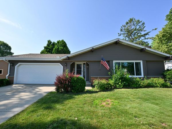 1605 Drexel Blvd, South Milwaukee, WI 53172
