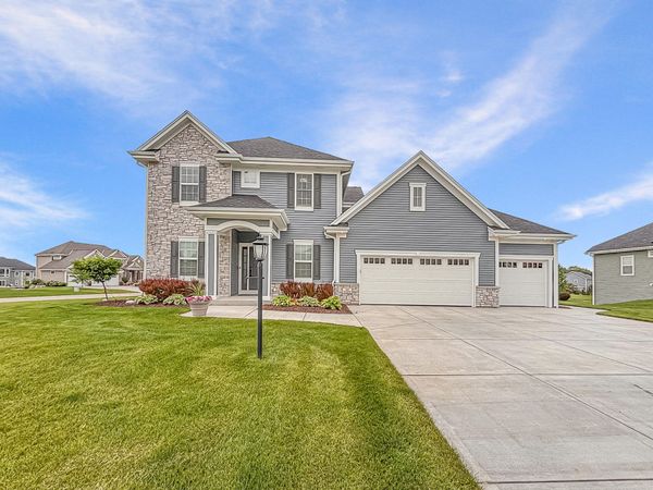 N47W22311 Woodleaf Way, Pewaukee, WI 53072