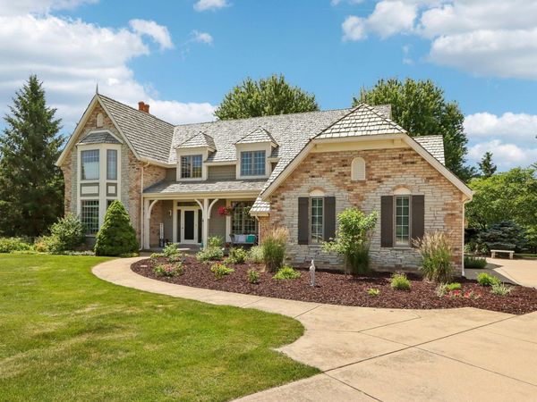 W288N3341 Lost Creek Ct, Delafield, WI 53072