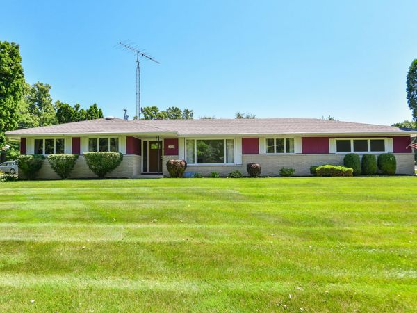 1075 S Lake Shore Dr, Lake Geneva, WI 53147