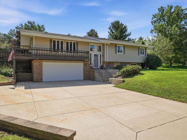 W311S8714 Cherokee Pass, Mukwonago, WI 53149