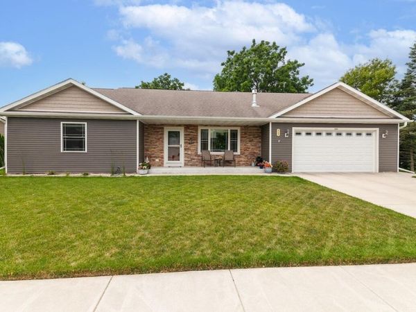869 Spruce St, Hartford, WI 53027