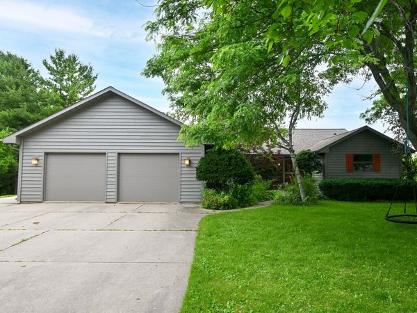 S20W27456 Fenway Dr N, Waukesha, WI 53188