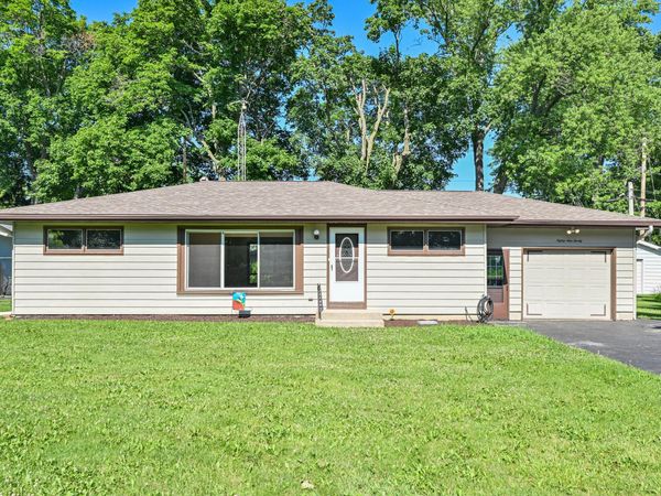 8920 388th Ave, Randall, WI 53105