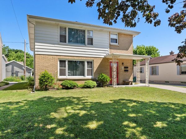 2216 La Follette Ave, Unit 2216A, Manitowoc, WI 54220