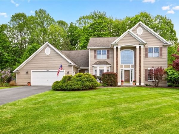 745 Hailey Dr , Webster, NY 14580