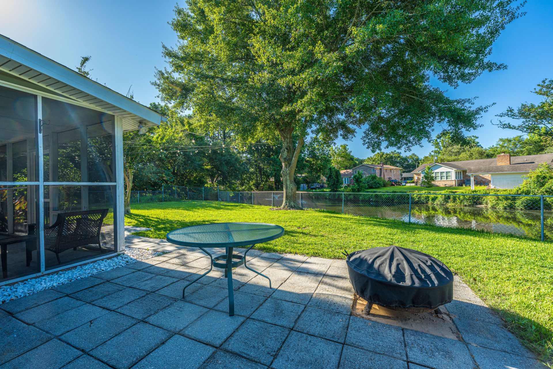 995 Oakcrest Drive Photo 30