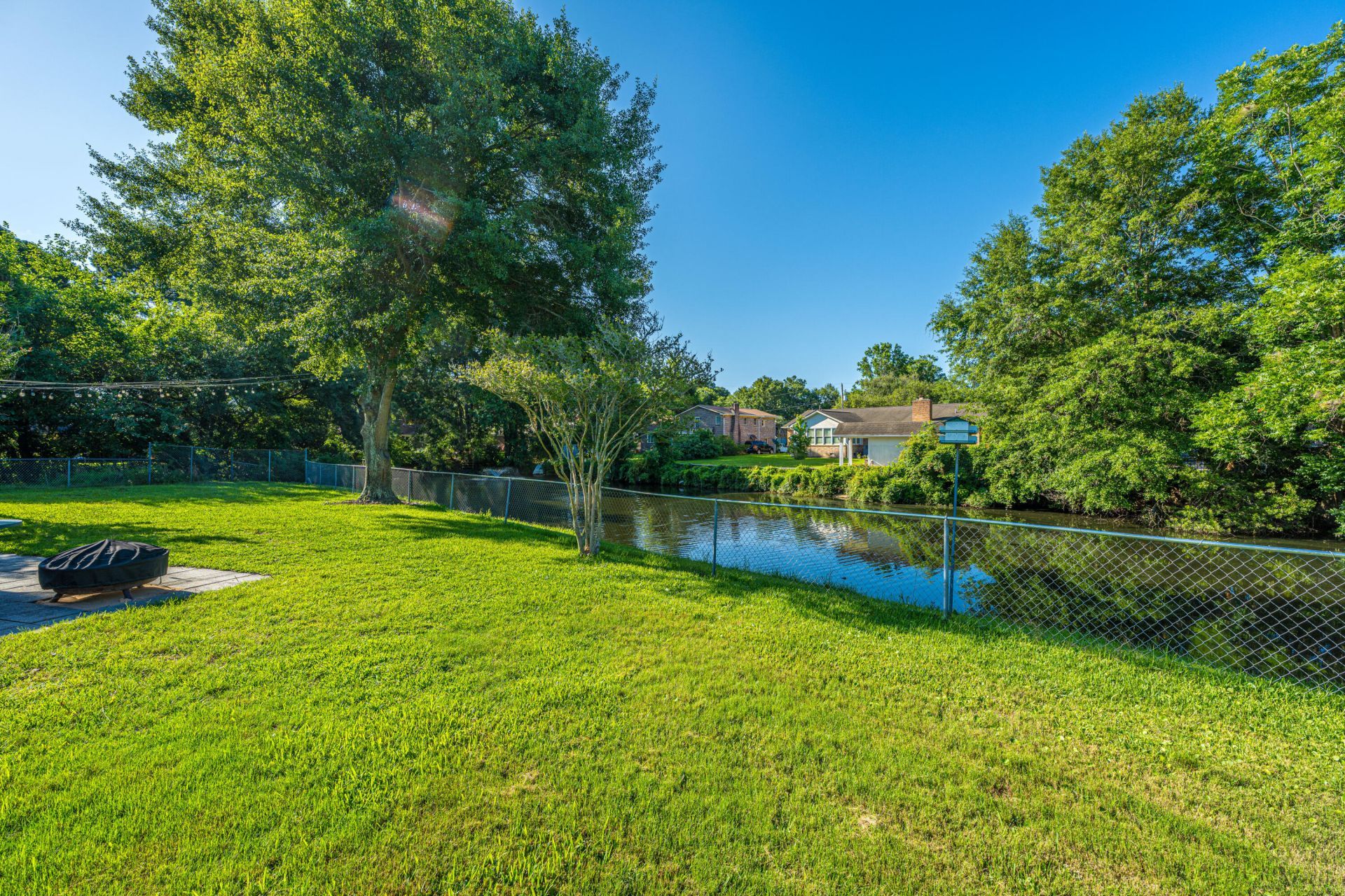995 Oakcrest Drive Photo 31