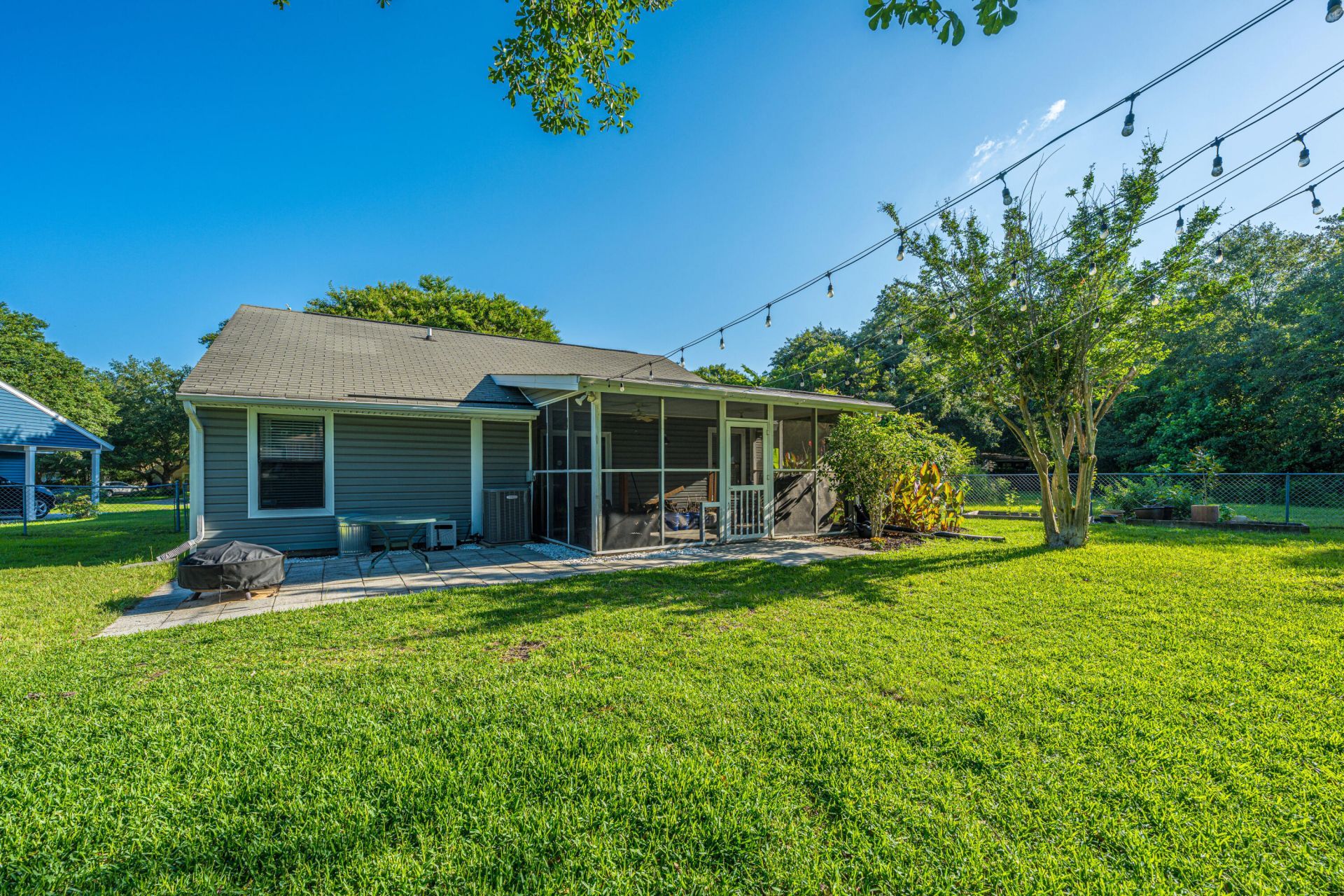 995 Oakcrest Drive Photo 32