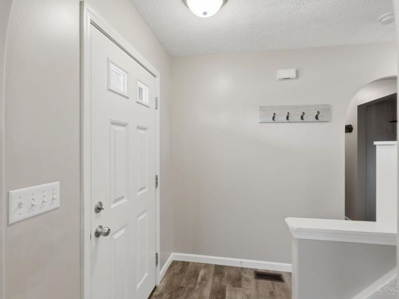 5028 Jessica Suzanne Drive, Morrow, OH 45152 Photo 4