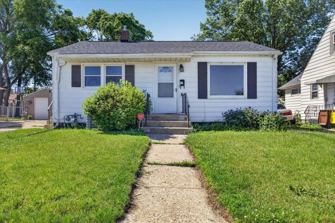 2724 Lawndale Avenue, Rockford, IL 61101 Main Photo