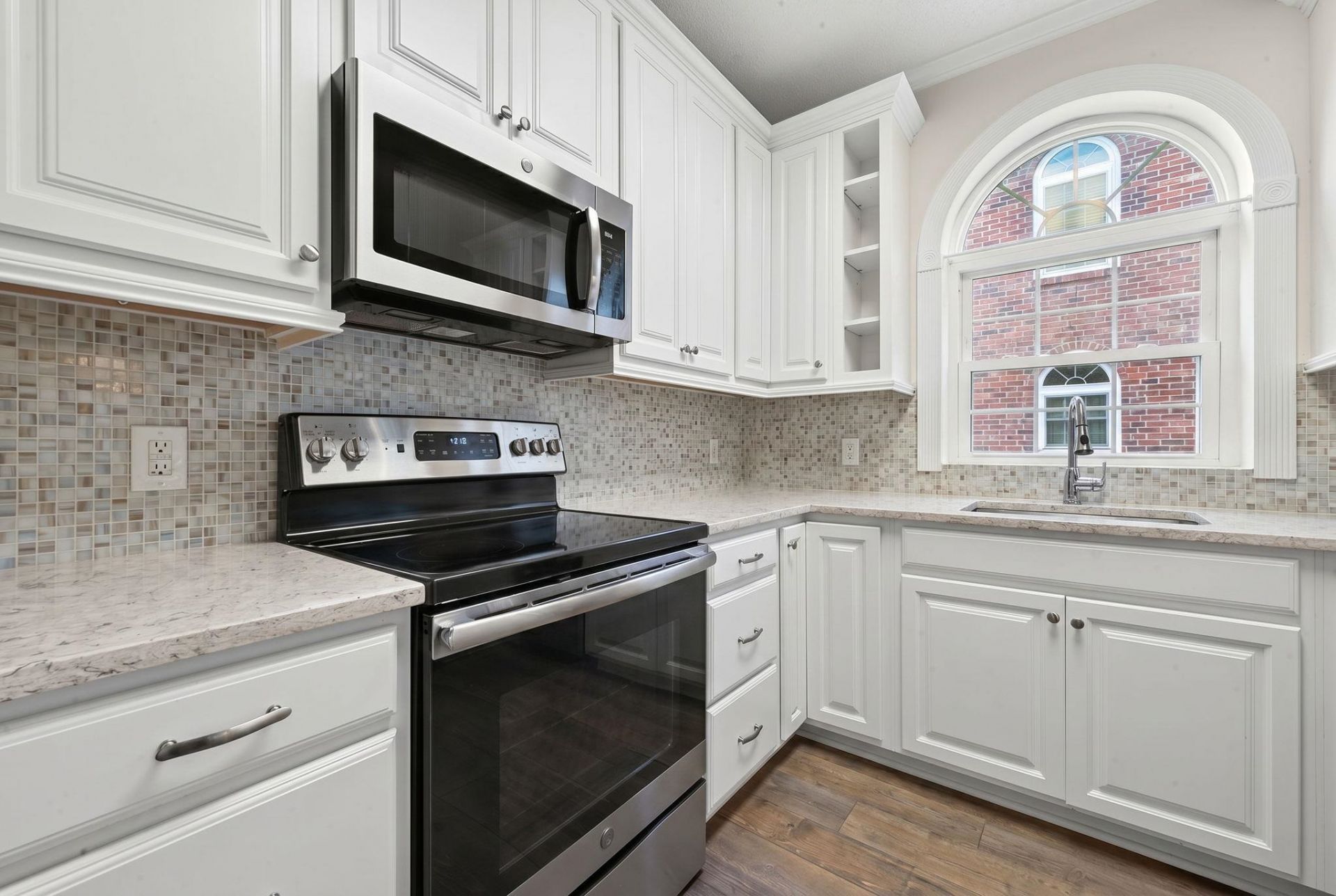 690 Riverwalk Dr. Photo 12